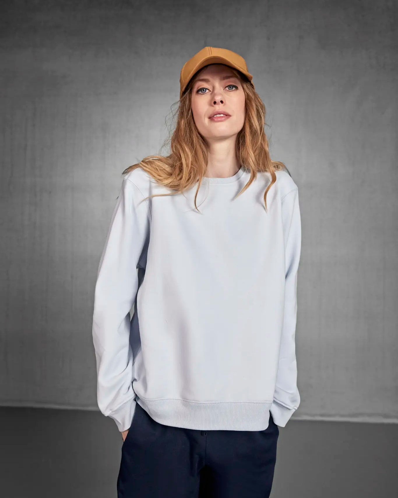 all-groups Women's QUEEN Crew Neck Sweat